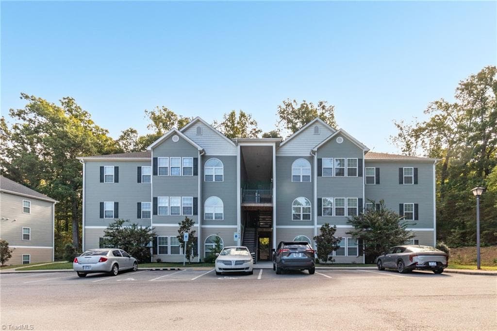 2608 Pennoak Way # F, Greensboro NC 27407