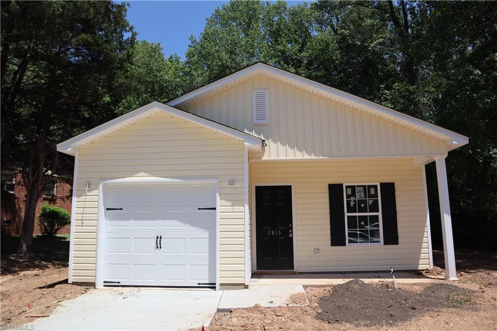 Stick/Site Built at 2915 Bainbridge Drive, Winston-Salem NC 27105, Winston-Salem, photo 2 of 12