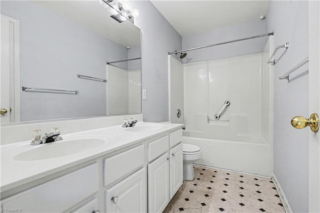 Stick/Site Built at 1579 Pondhaven Drive, High Point NC 27265, photo 17 of 39