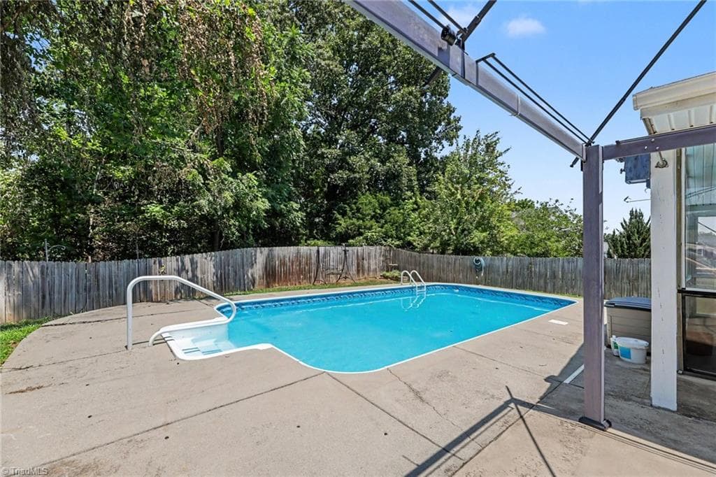 Stick/Site Built at 1579 Pondhaven Drive, High Point NC 27265, photo 37 of 39