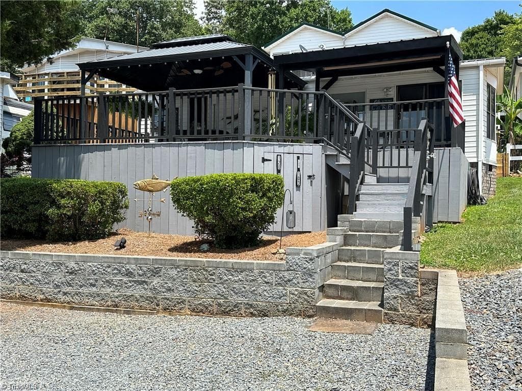 Manufactured Home at 120 Elm Street, New London NC 28127, photo 3 of 50