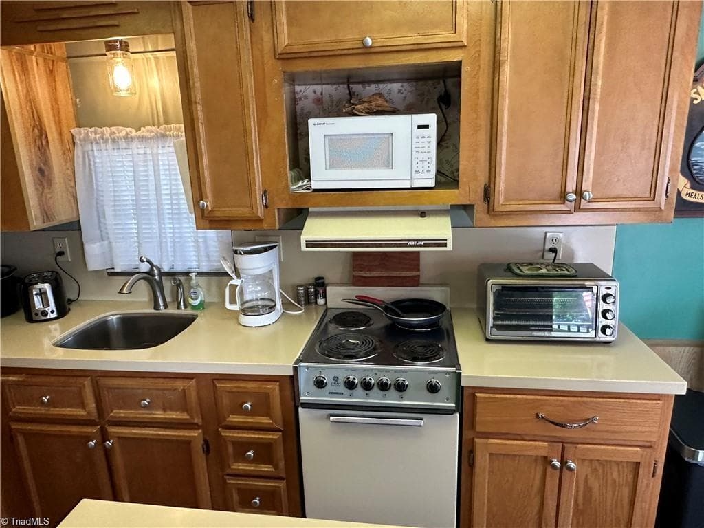 Manufactured Home at 120 Elm Street, New London NC 28127, photo 9 of 50