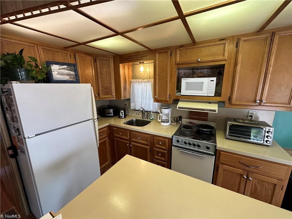 Manufactured Home at 120 Elm Street, New London NC 28127, photo 8 of 50