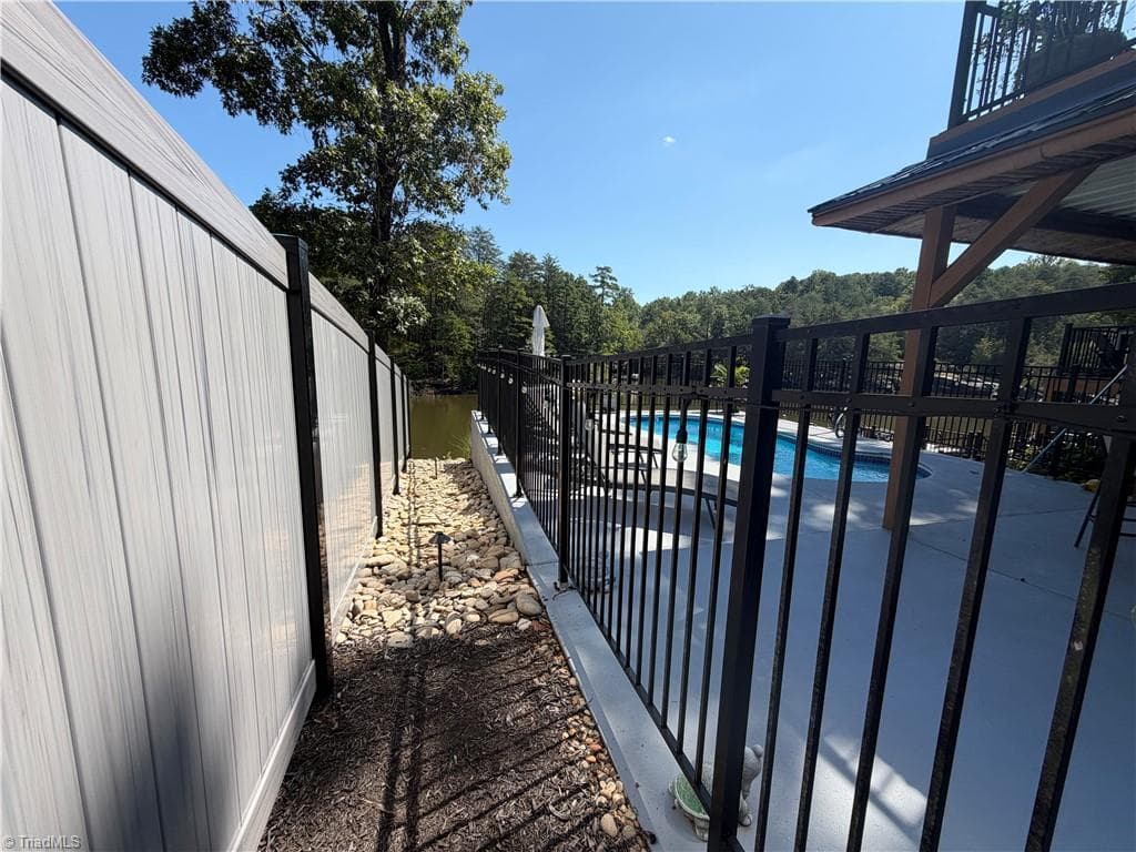 819 Hickory Point Drive, Lexington NC 27292
