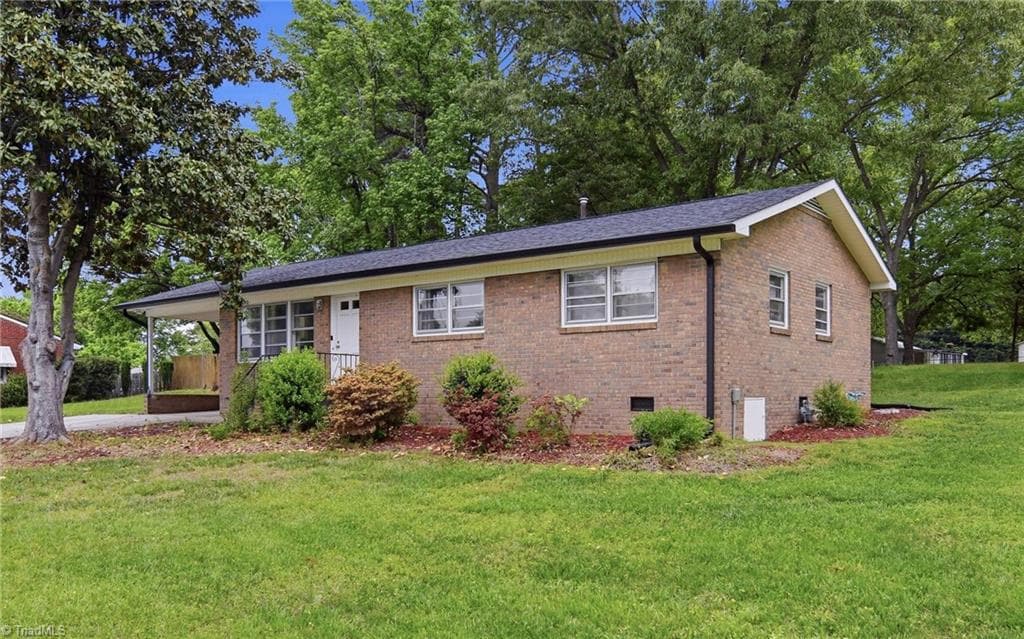 Stick/Site Built at 104 Jacklyn Court, High Point NC 27265, photo 4 of 32