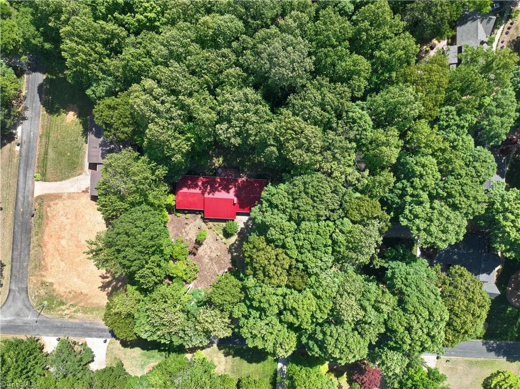 Stick/Site Built at 859 Lakeview Drive, Thomasville NC 27360, photo 3 of 39
