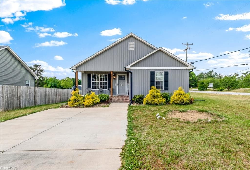 100 Hillside Drive, Thomasville NC 27360