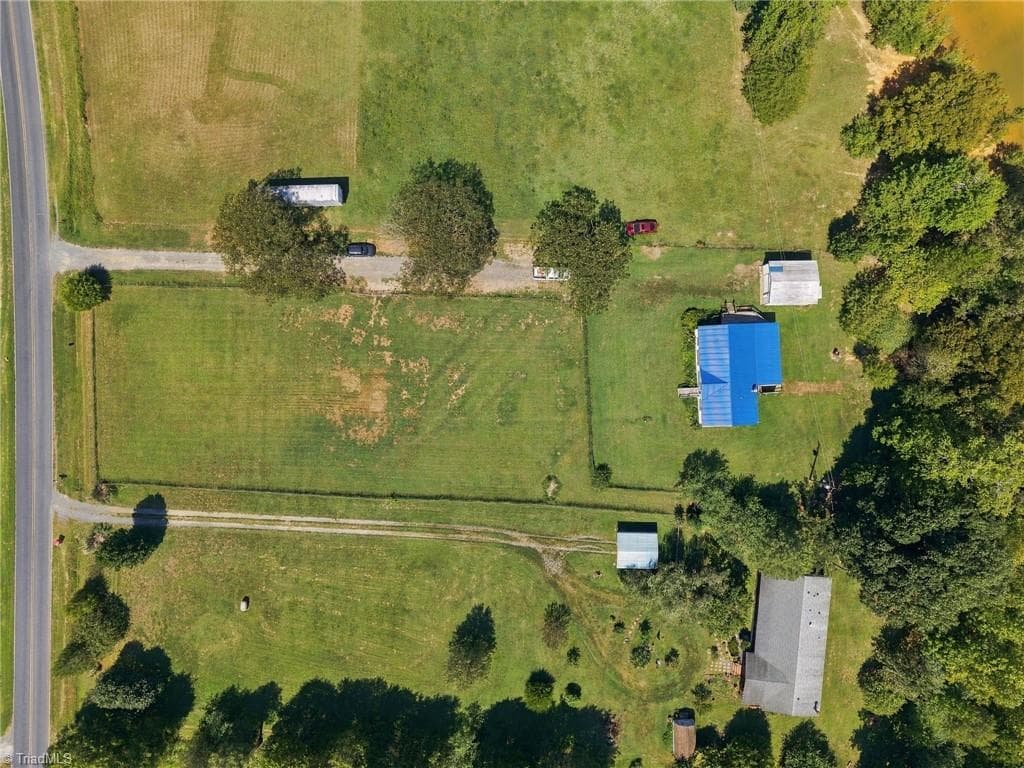 Manufactured Home at 4790 Waynick Meadow Road, Asheboro NC 27205, photo 36 of 50