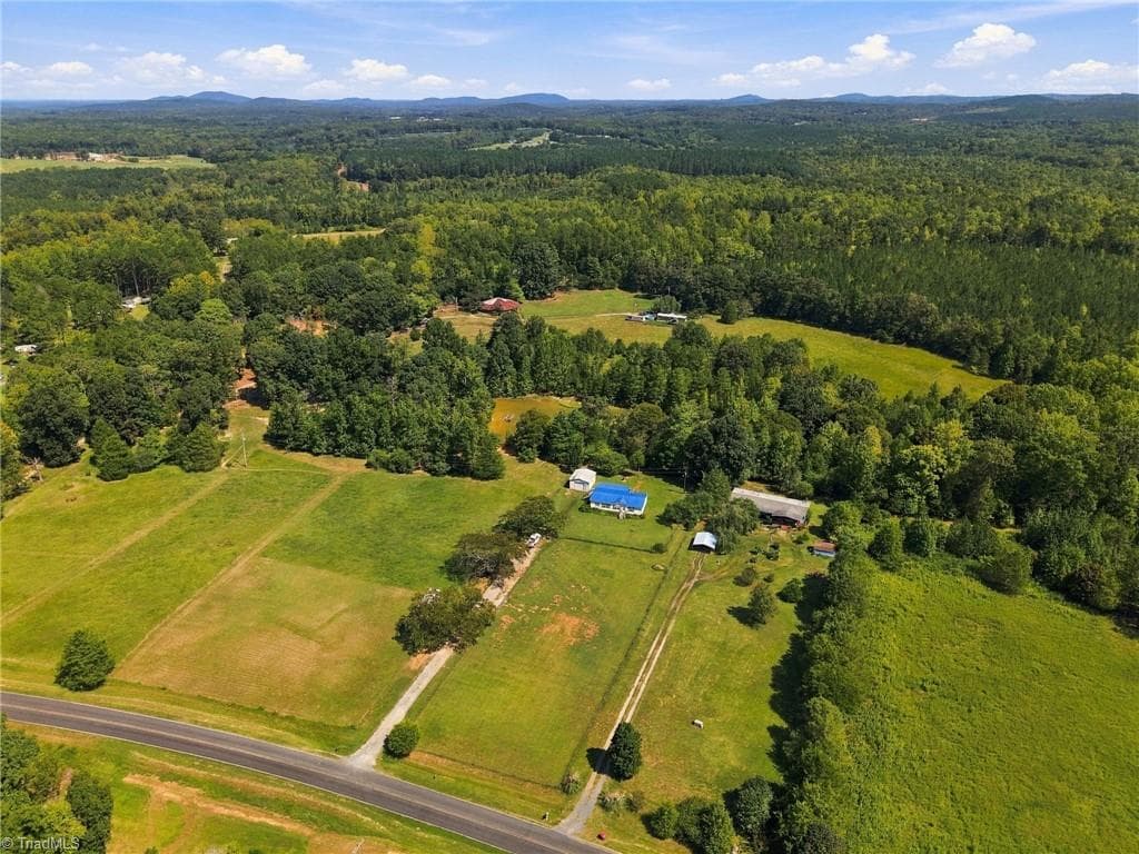 Manufactured Home at 4790 Waynick Meadow Road, Asheboro NC 27205, photo 38 of 50