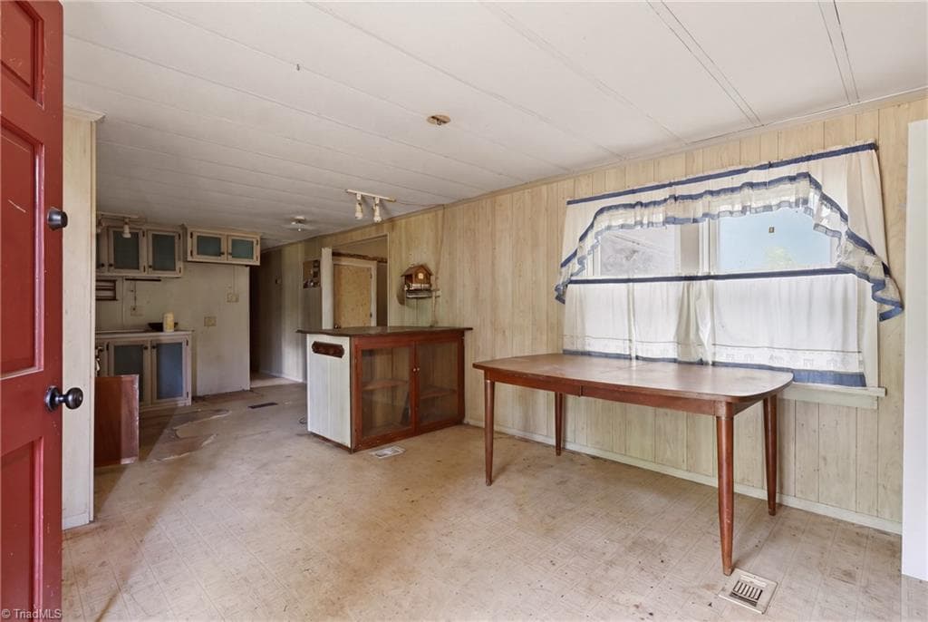Manufactured Home at 2974 Cid Road, Lexington NC 27292, Lexington, photo 11 of 62