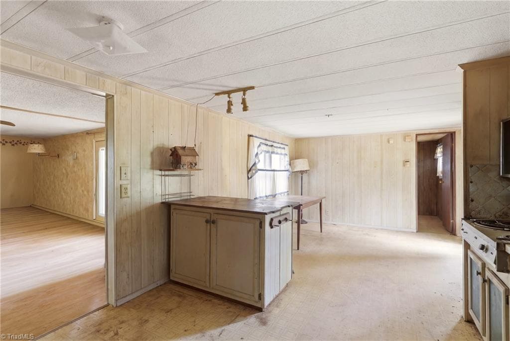 Manufactured Home at 2974 Cid Road, Lexington NC 27292, Lexington, photo 15 of 62