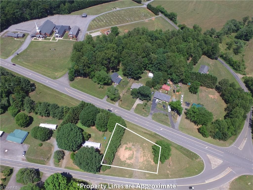 Remarks at 2493 Old Highway 21, State Road NC 28676, State Road, photo 9 of 14