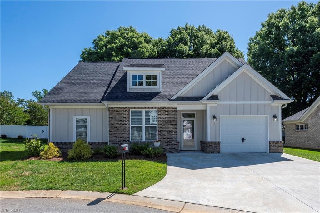 438 Fernwood Drive, Yadkinville NC 27055