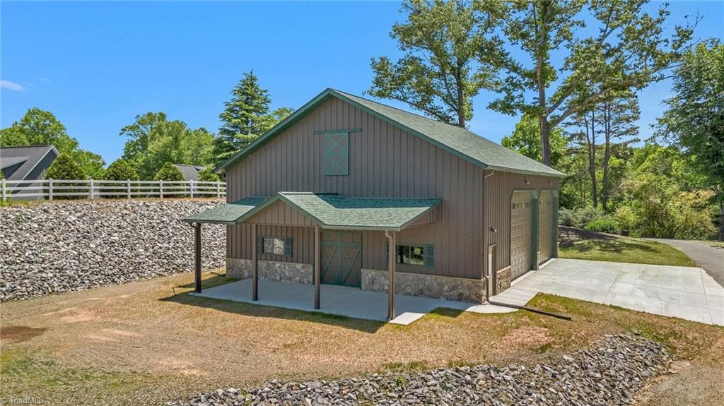 Stick/Site Built at 318 Heron Point Drive, Wilkesboro NC 28697, photo 33 of 47