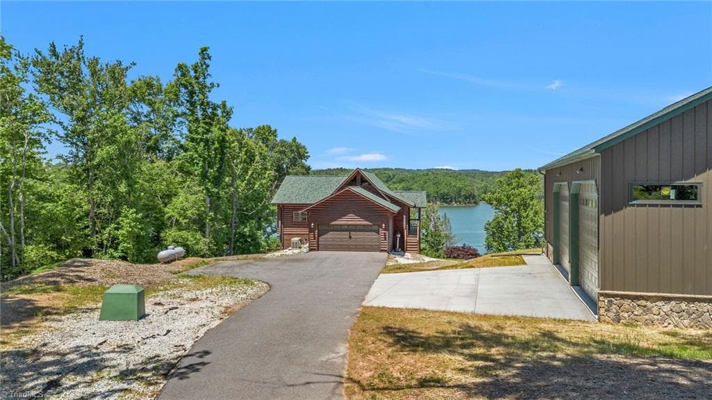 Stick/Site Built at 318 Heron Point Drive, Wilkesboro NC 28697, photo 45 of 47
