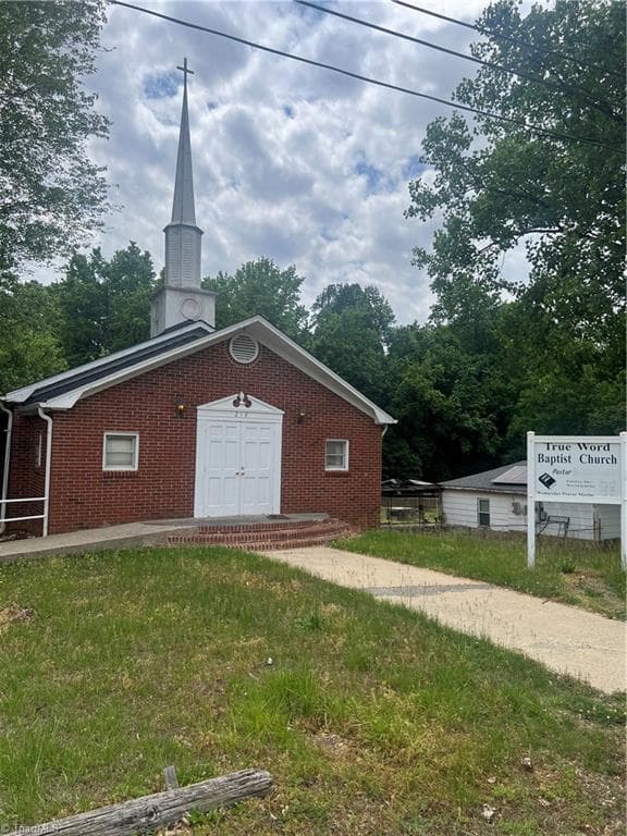 219 Jackson Avenue, Lexington NC 27295
