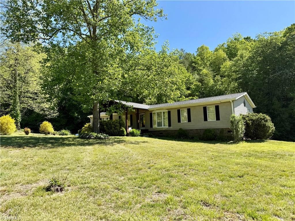 Manufactured Home at 1038 Blackburn Hollow Road, Purlear NC 28665, Purlear, photo 2 of 31