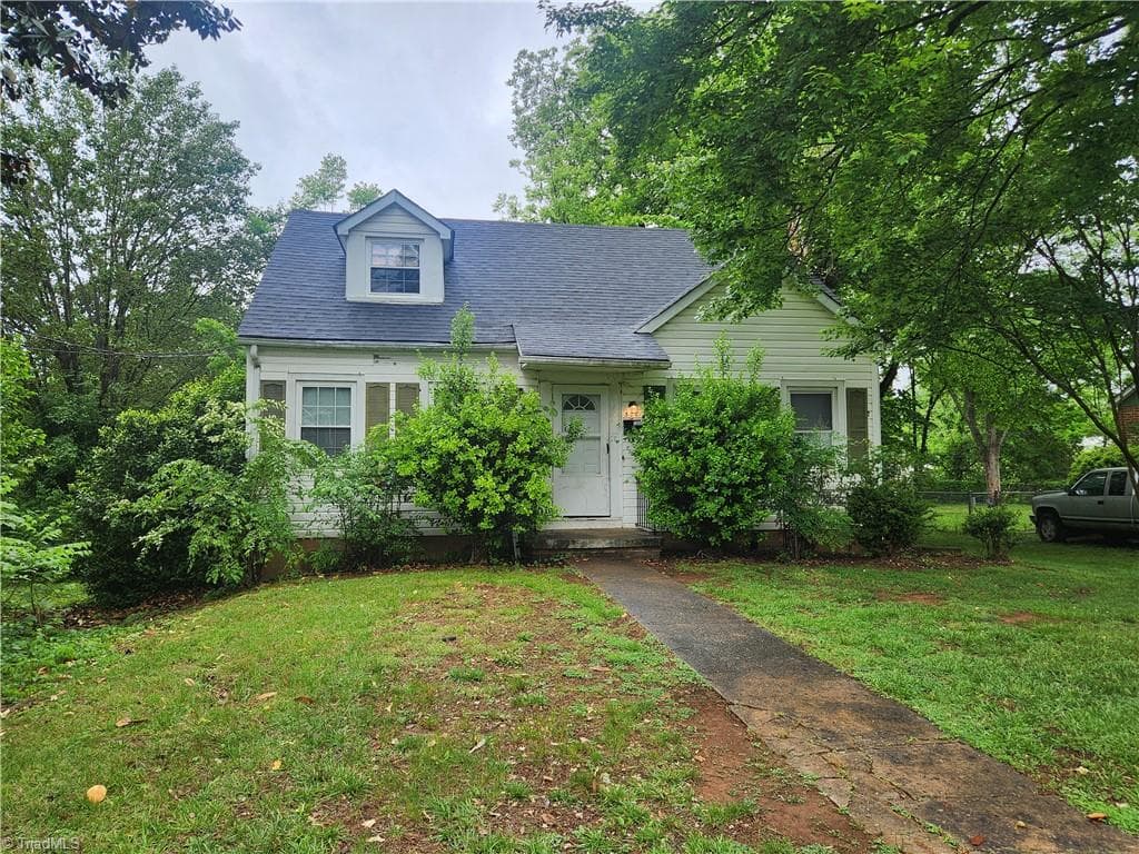 Duplex at 306 Auburndale Street, Winston-Salem NC 27104, Winston-Salem, photo 2 of 8