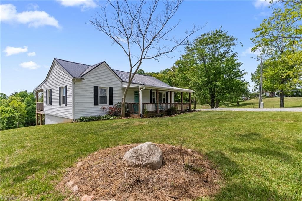 4532 Nc Highway 18 N, Sparta NC 28675