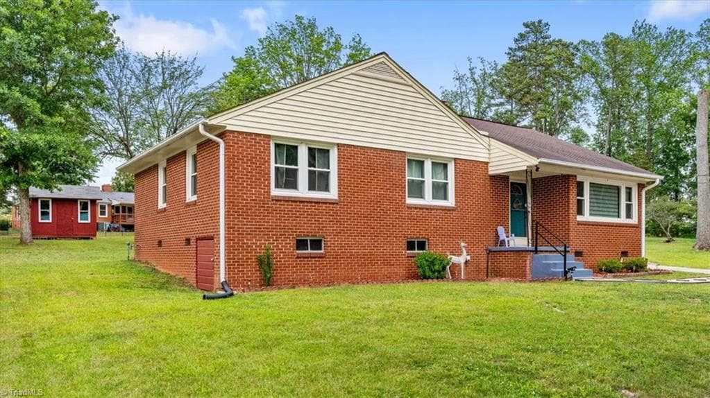 Stick/Site Built at 206 Forestrose Drive, Lexington NC 27295, photo 5 of 50