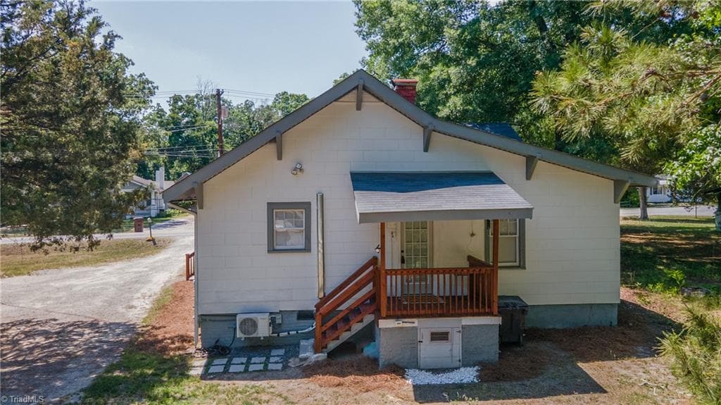 Stick/Site Built at 1006 Gordon Street, High Point NC 27260, photo 3 of 16