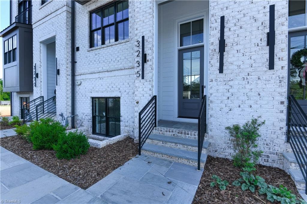 3235 W Friendly Avenue, Greensboro NC 27408