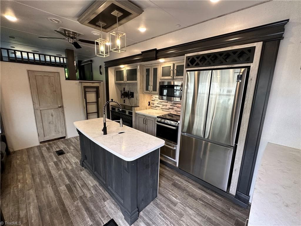 Manufactured Home at 133 Marina Drive, New London NC 28127, New London, photo 2 of 50