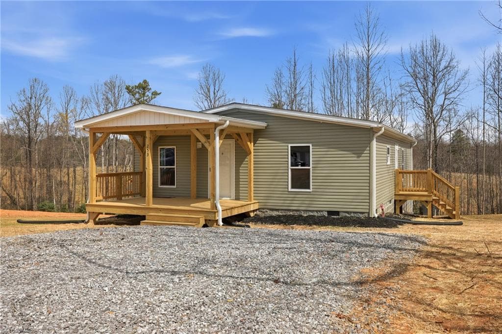 Manufactured Home at 253 Ridge Top Road, North Wilkesboro NC 28659, photo 7 of 39