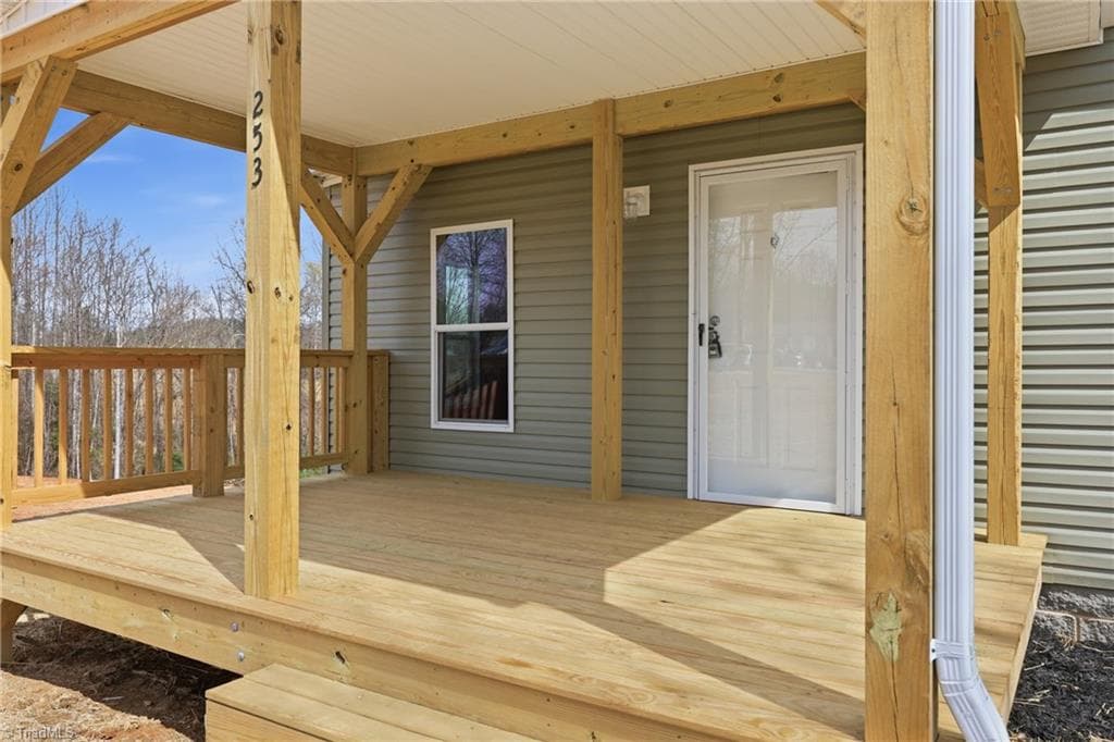 Manufactured Home at 253 Ridge Top Road, North Wilkesboro NC 28659, photo 9 of 39