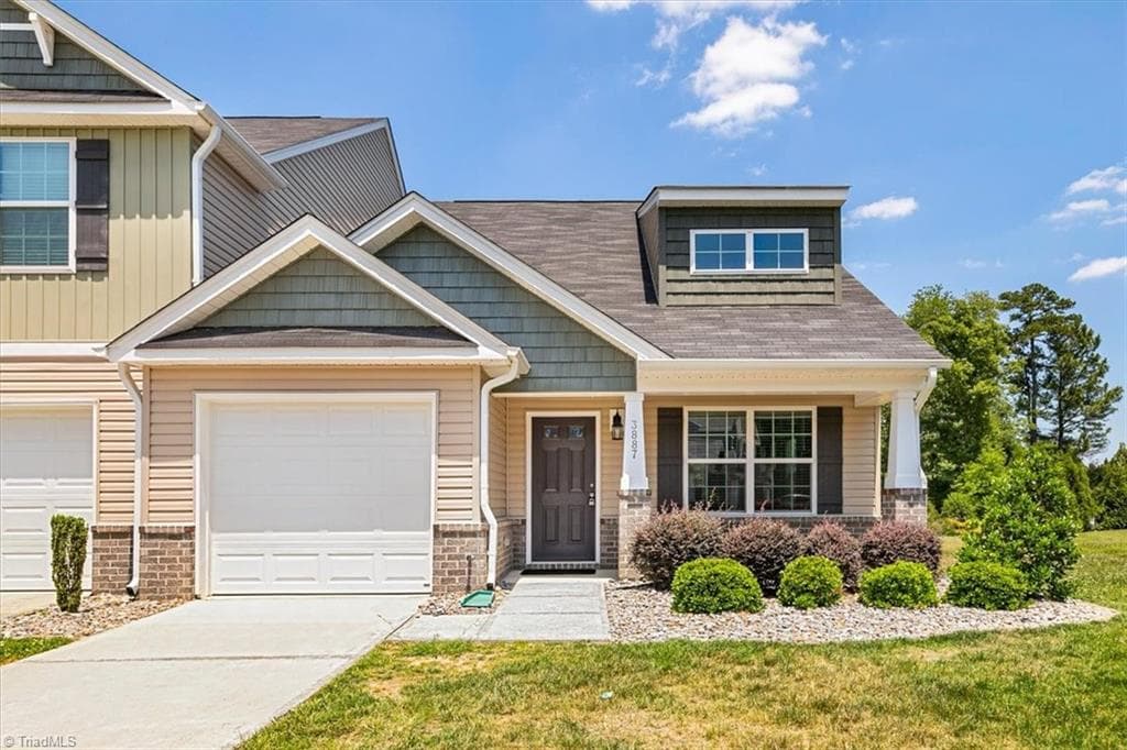 Stick/Site Built at 3887 Copperfield Court, High Point NC 27265, photo 4 of 44