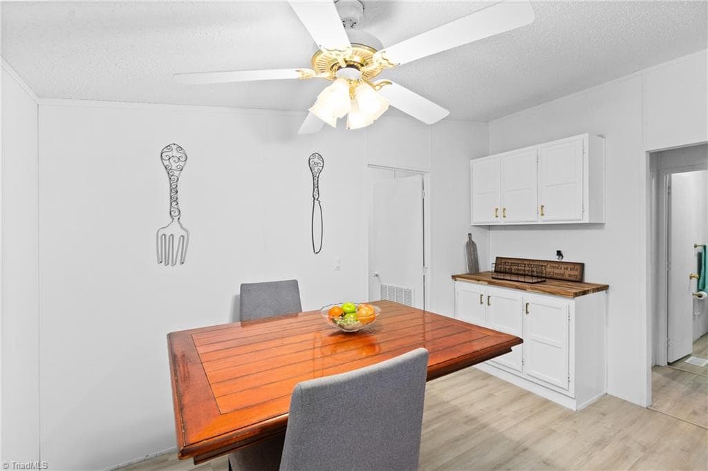 Manufactured Home at 1100 Sandy Lane, Sandy Ridge NC 27046, photo 14 of 29