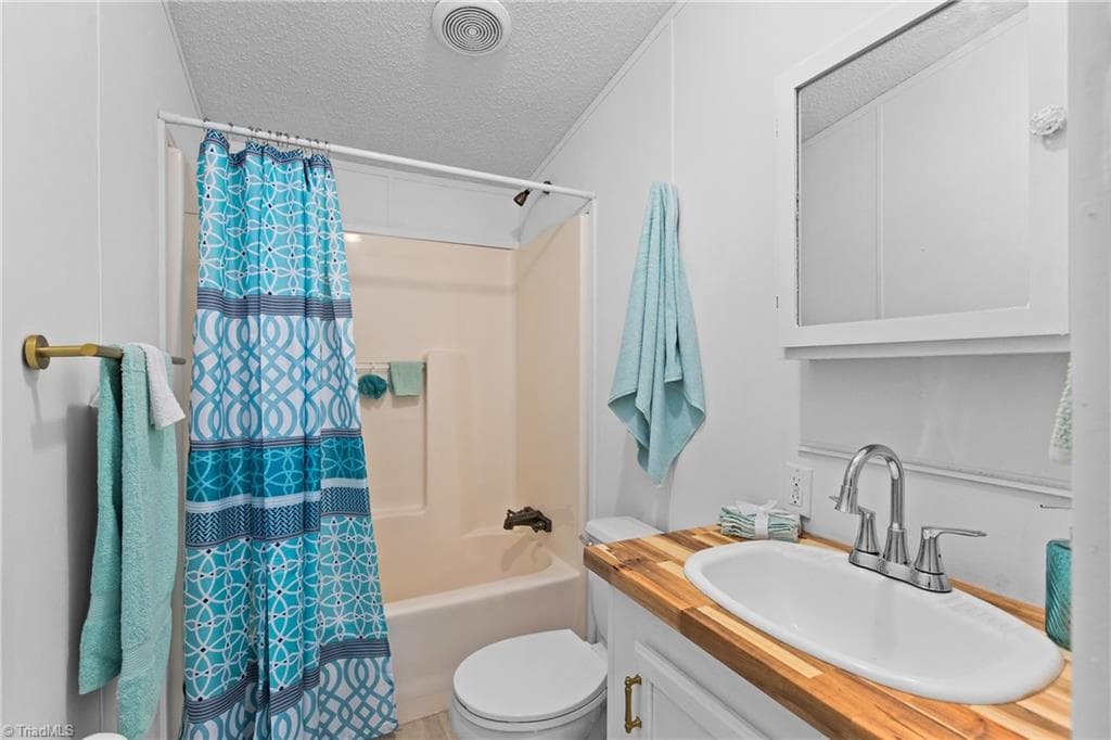 Manufactured Home at 1100 Sandy Lane, Sandy Ridge NC 27046, photo 18 of 29