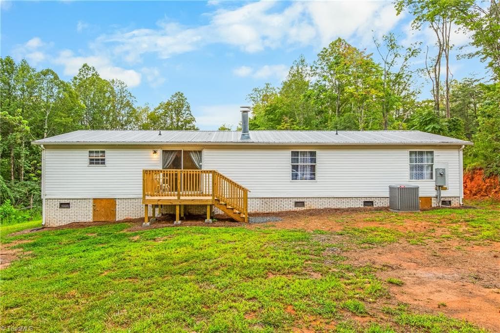 Manufactured Home at 1100 Sandy Lane, Sandy Ridge NC 27046, photo 25 of 29