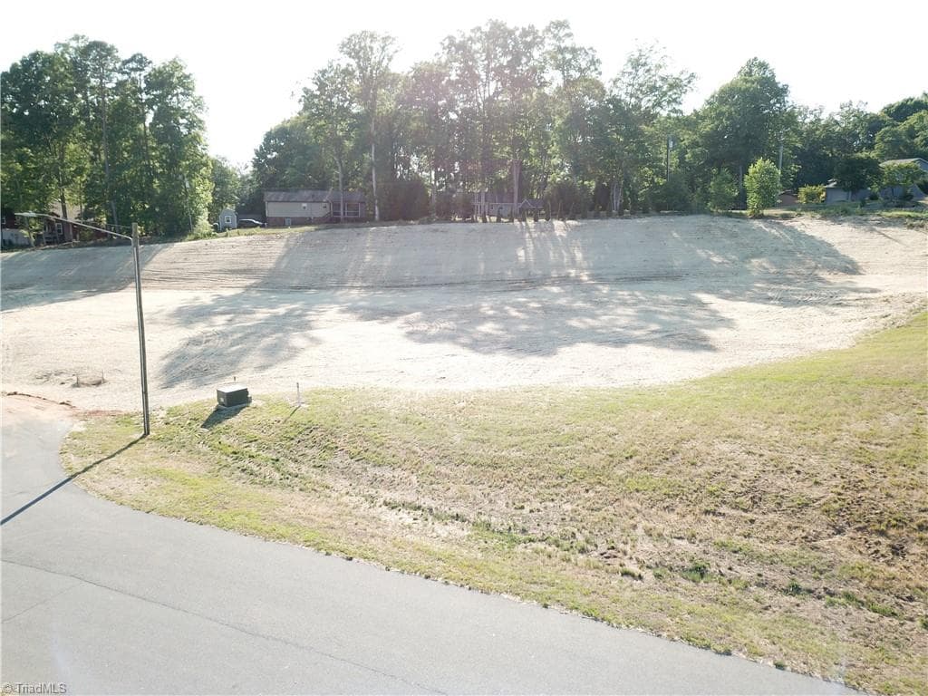 Single Family Residence at 206 Flagstone Drive, King NC 27021, photo 2 of 3