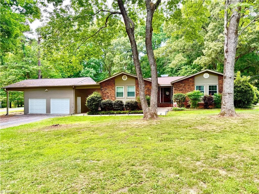 2068 Country Trail, Asheboro NC 27205