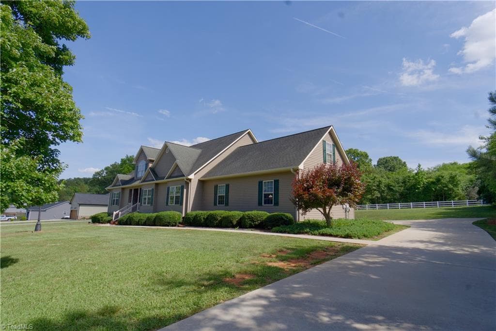 2034 Waterford Pointe Road, Lexington NC 27292