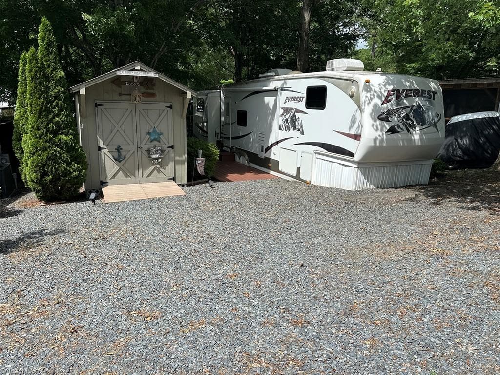 Manufactured Home at 114 Oak Street, New London NC 28127, photo 31 of 50