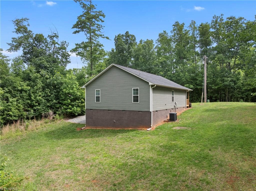 Stick/Site Built at 247 Lake Drive 9, Lexington NC 27292, Lexington, photo 23 of 29