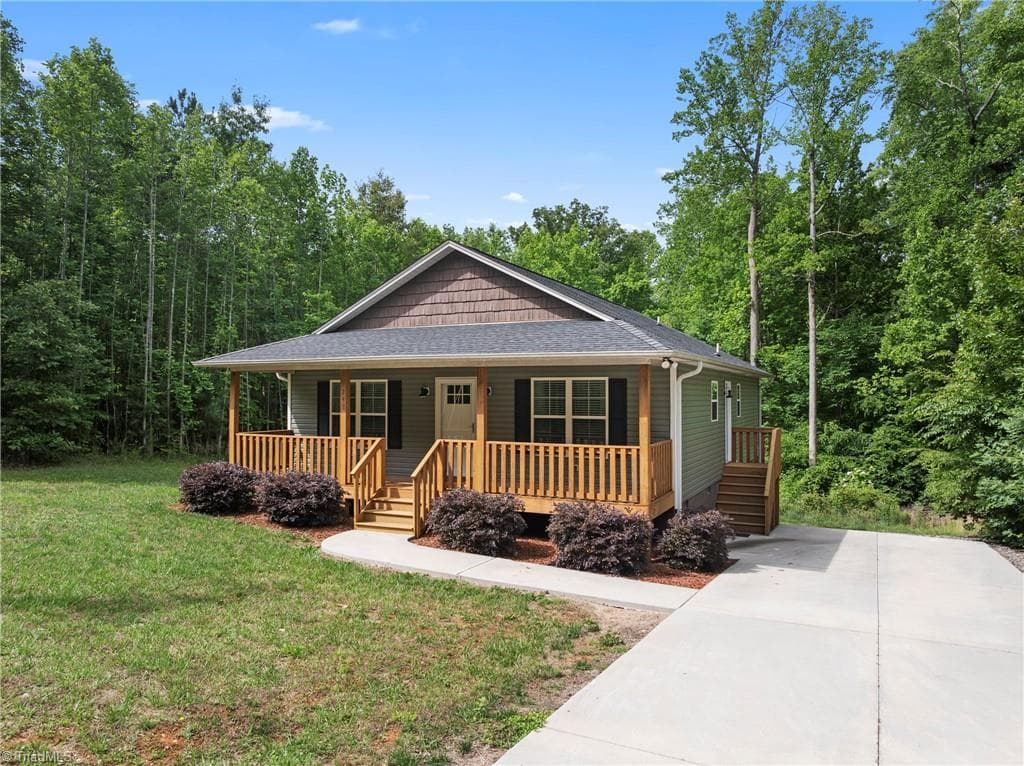 Stick/Site Built at 247 Lake Drive 9, Lexington NC 27292, Lexington, photo 3 of 29