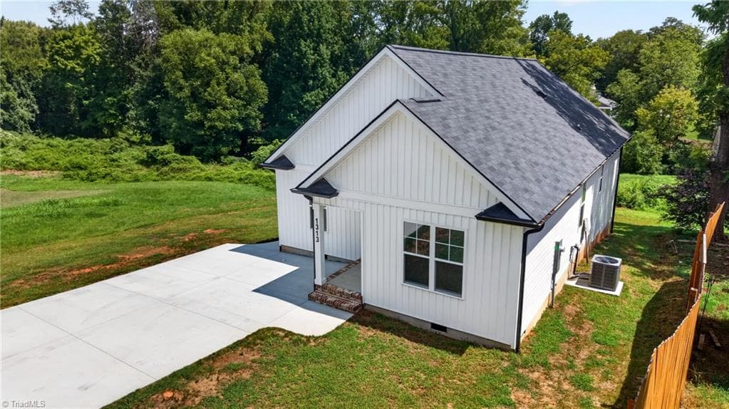 Stick/Site Built at 1313 Kearns Alley, High Point NC 27260, photo 2 of 42