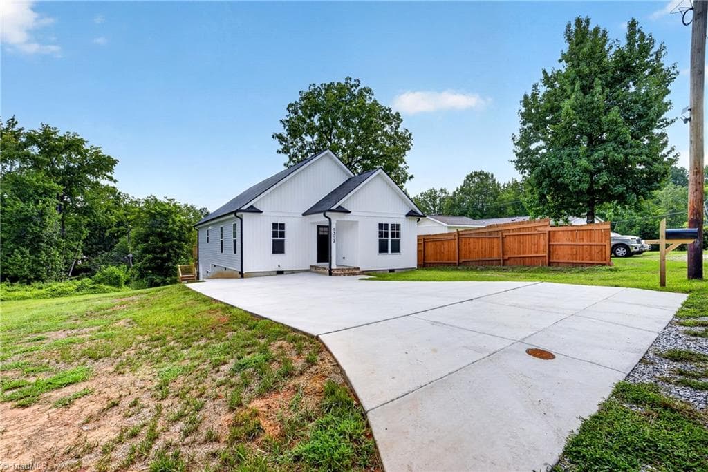 Stick/Site Built at 1313 Kearns Alley, High Point NC 27260, photo 7 of 42