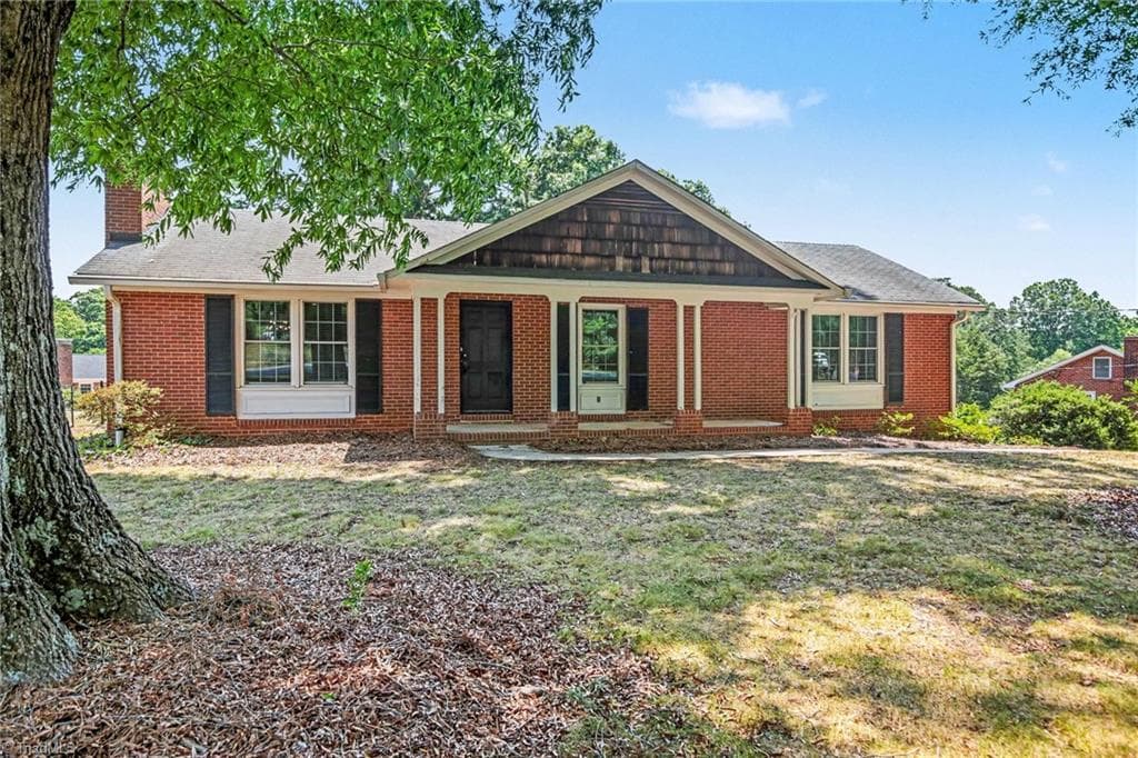 Stick/Site Built at 671 Dover Drive, Winston-Salem NC 27104, Winston-Salem, photo 2 of 22