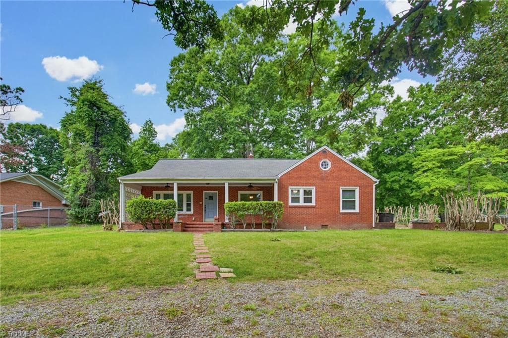 319 Dogwood Circle, High Point NC 27260