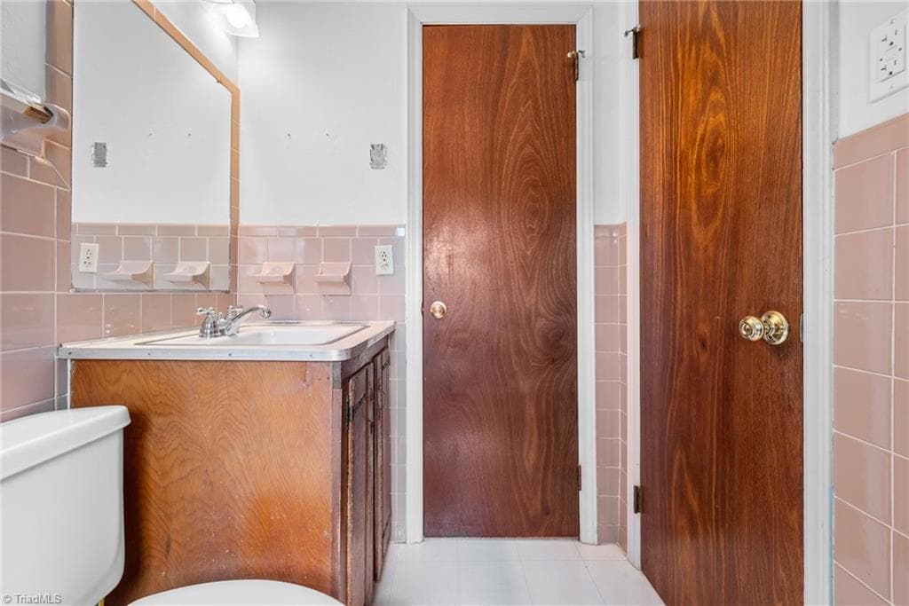 Stick/Site Built at 243 Farmingdale Avenue, Winston-Salem NC 27107, Winston-Salem, photo 23 of 49