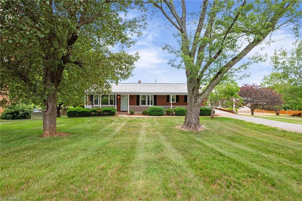 Stick/Site Built at 243 Farmingdale Avenue, Winston-Salem NC 27107, Winston-Salem, photo 38 of 49