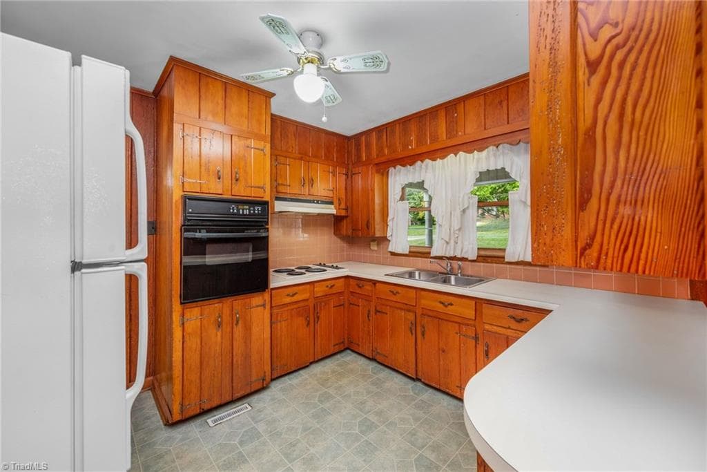 Stick/Site Built at 243 Farmingdale Avenue, Winston-Salem NC 27107, Winston-Salem, photo 19 of 49