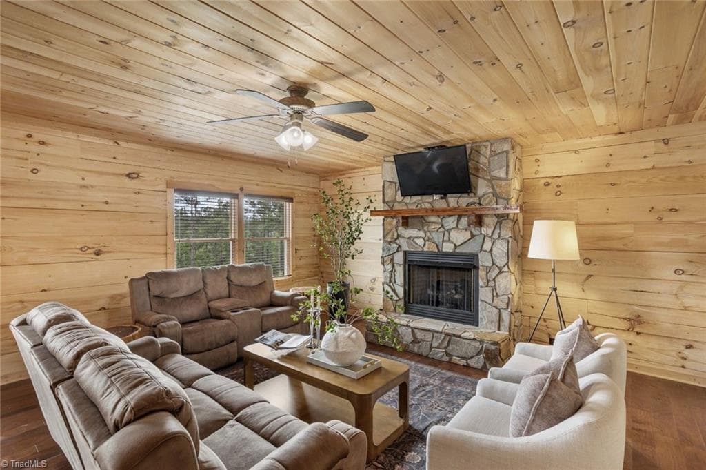 Stick/Site Built at 1732 Waters Edge Drive, Granite Falls NC 28630, Granite Falls, photo 11 of 41