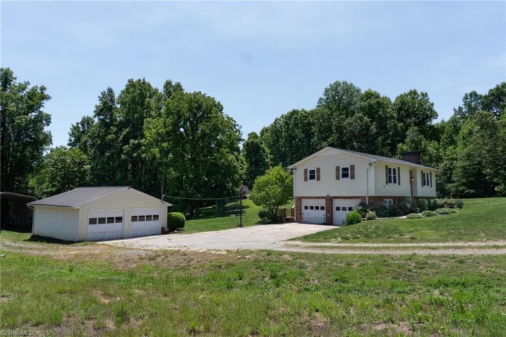 Stick/Site Built at 1744 R Chipman Drive, Yadkinville NC 27055, photo 7 of 44