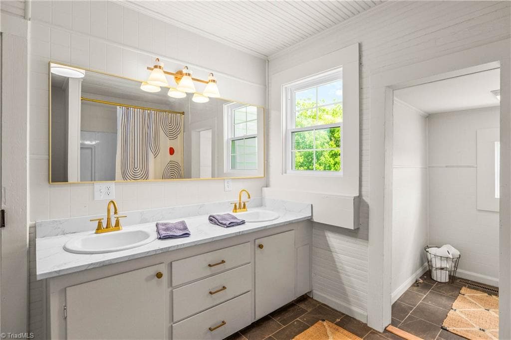 Main Floor Bathroom - 159 Decatur Avenue, Elkin NC 28621, Elkin