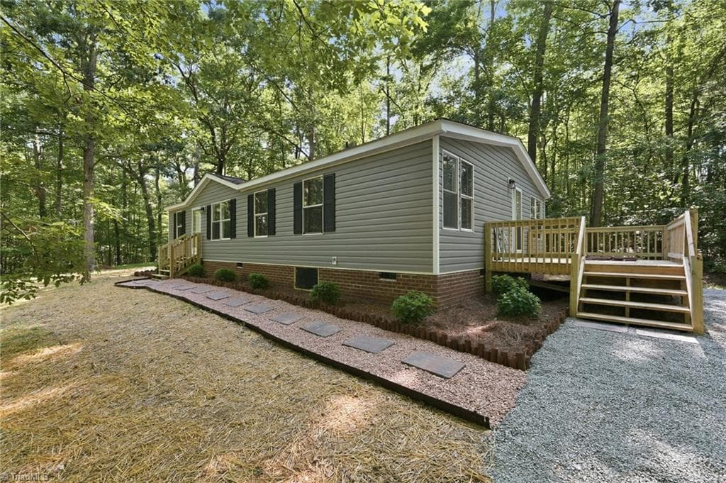 Manufactured Home at 6041 Burlington Road, Gibsonville NC 27249, photo 6 of 30